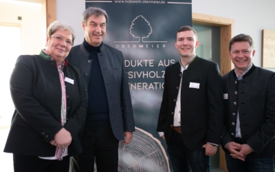 Der bayerische Ministerpräsident Dr. Markus Söder zu Besuch im Holzwerk Obermeier in Schwindegg